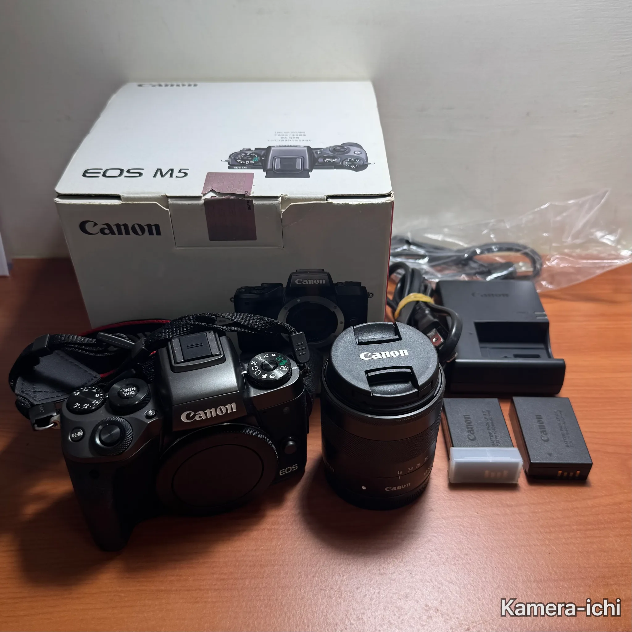 Canon EOS M5 機身 + EF-M 18-55mm 鏡頭 二手相機商品照片